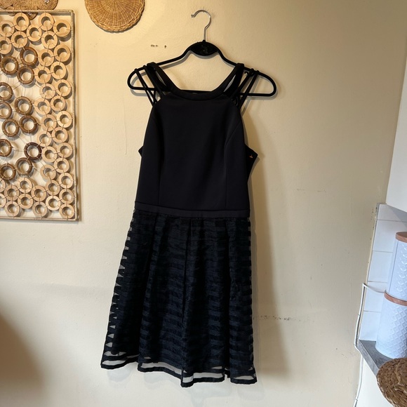 Guess Los Angeles size 10 mid length skater / open back polyester dress… - Picture 2 of 10